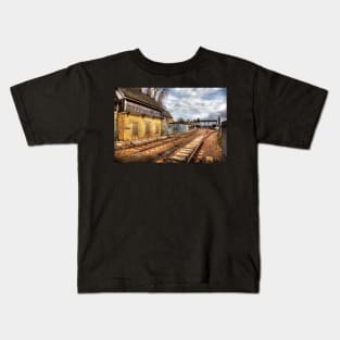 Lincoln High Street Train Tracks And Station Kids T-Shirt